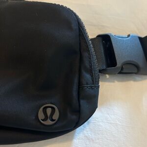 lululemon everywhere belt bag 1L women men unisex black